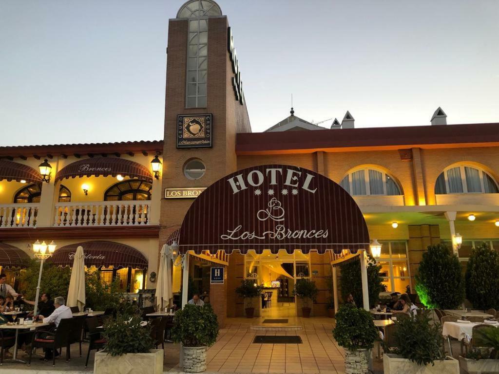 Los Bronces Hotel Lucena Exterior photo